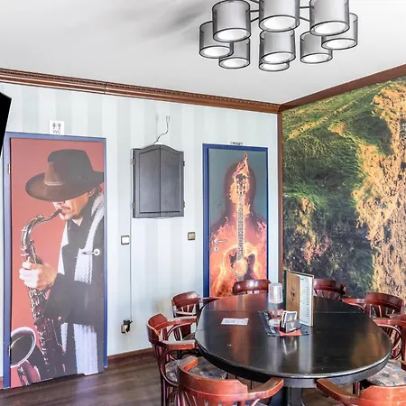 Ueber Dem Pub 公寓 *