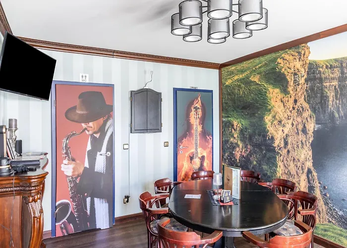 über Dem Pub Apartamento *